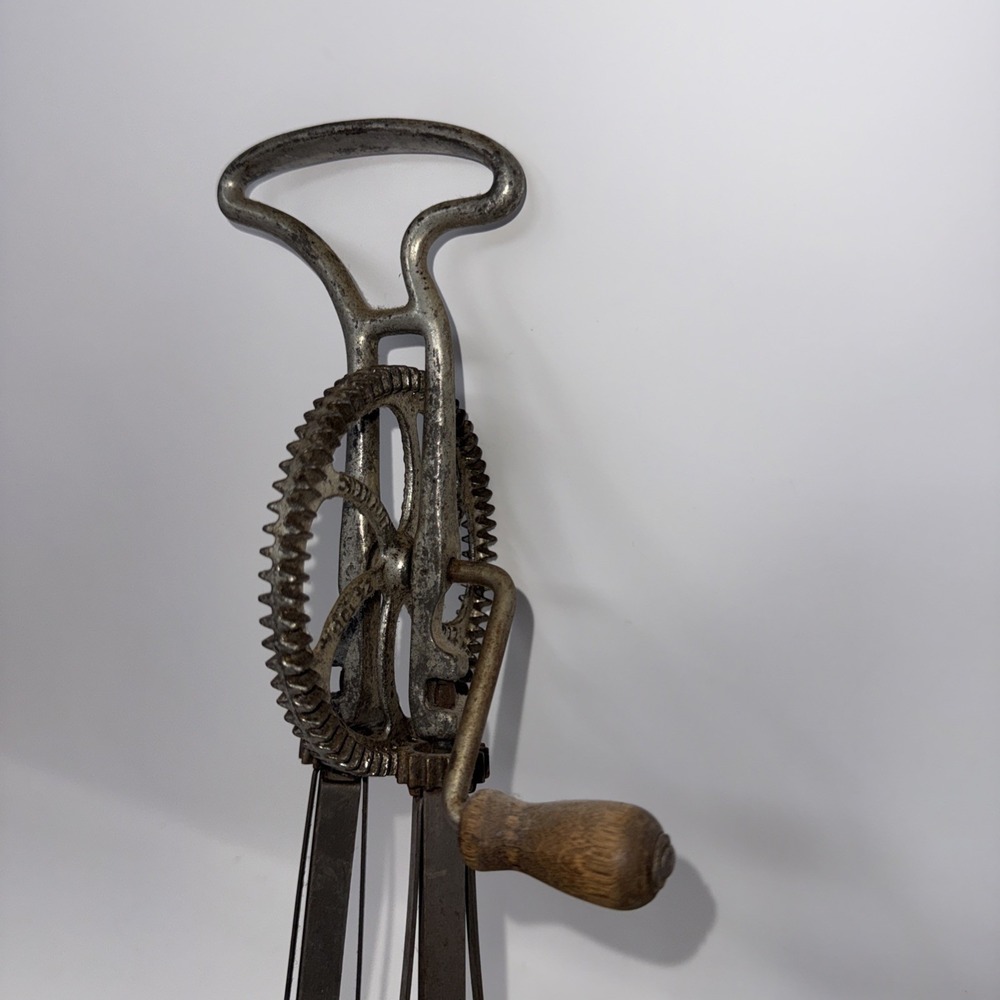 Vintage Hand Egg Beater MCM Taplin Msg. Co New Britain Solid Metal Light Running - Picture 2 of 9
